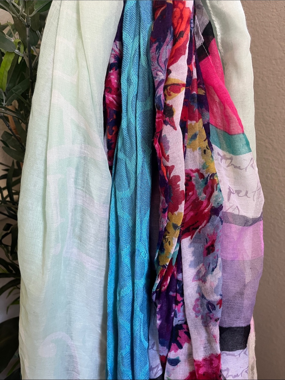 Multi-Color Floral & Solid Scarf Set - Lightweight Home Accent